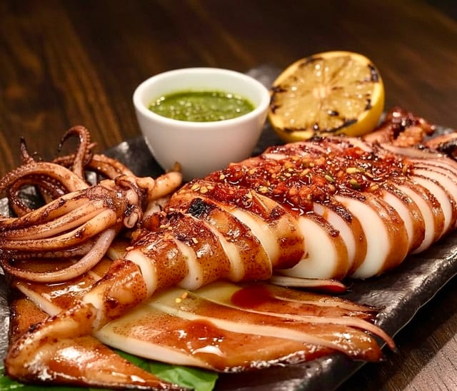 Grilled Jumbo Squid ปลาหมึกย่าง.
