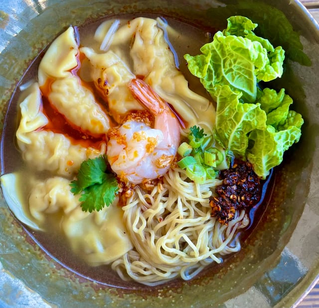 Wonton Noodle Soup (บะหมี่เกี้ยวน้ำ).